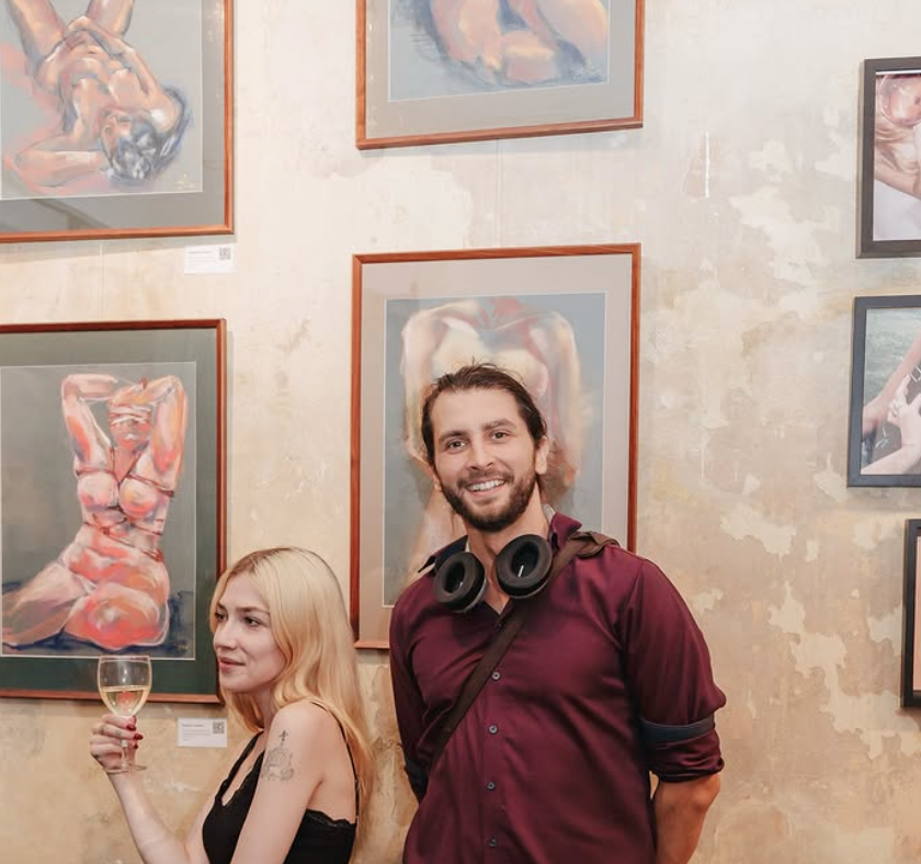 Picture showing the artist Bogdan Jensen in front of his works at ArousArt exhibition. 