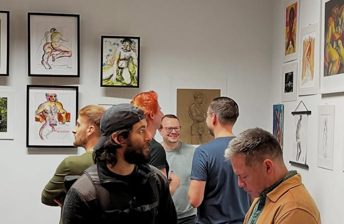 Picture showing the vernissage of the Exhibtion at Schmude, including the works exhibited by Bogdan Jensen in soft pastel. 